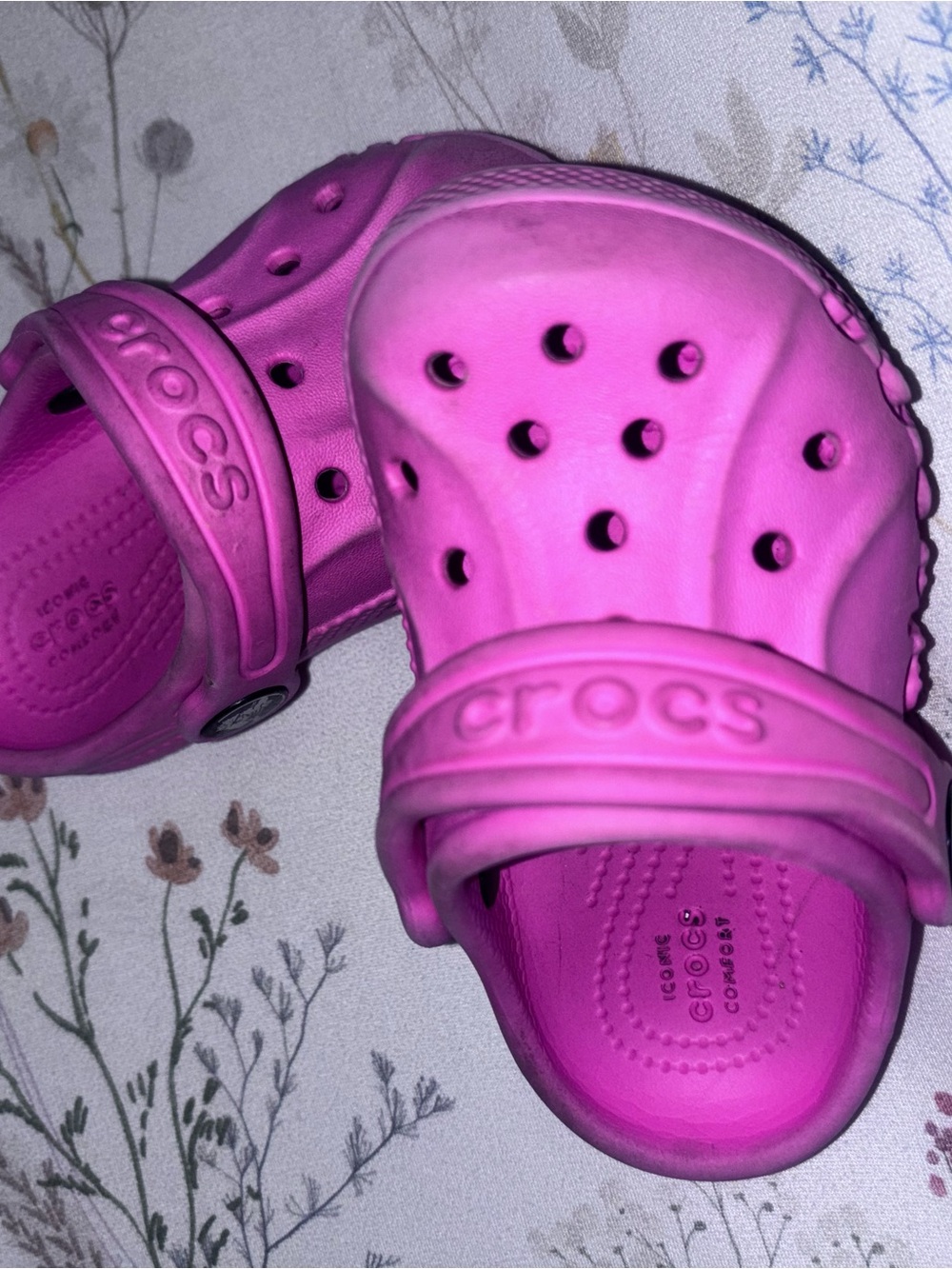 CROCS Kids Classic Clog in Vibrant Hot Pink